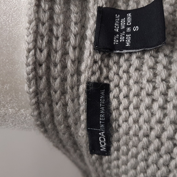 Moda International Gray Cropped Pullover with Cable Design, Size S - Picture 6 of 6